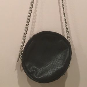 Black round crossbody chain bag